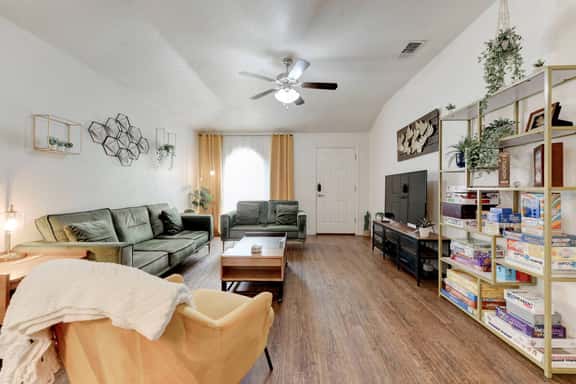 Fully Furnished 3BR/2BA Townhome - Image 1